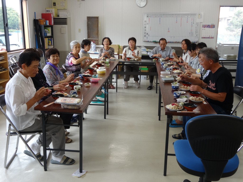 県北支部事務所での組合員さんと職員との昼食会