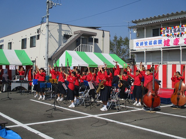 オープニングは宮崎市立 檍中学校の吹奏楽演奏